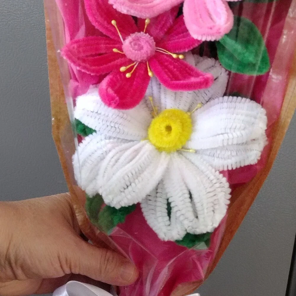 Flower bouquet Pipe cleaner flower bouquet.